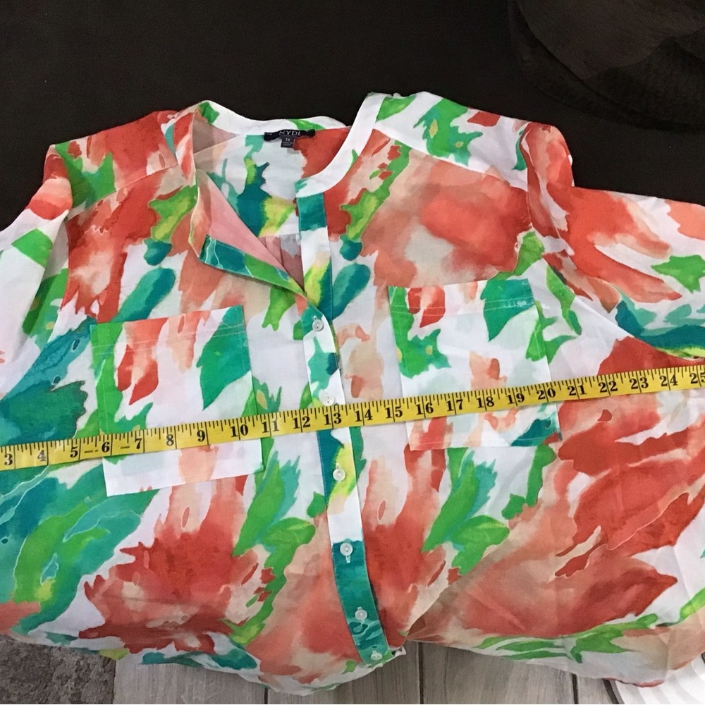 NYDJ BLOUSE Sz 1X WOMENS MULTICOLOR  V-NECK SHORT SLEEVE PLEATED BACK - Picture 6 of 10